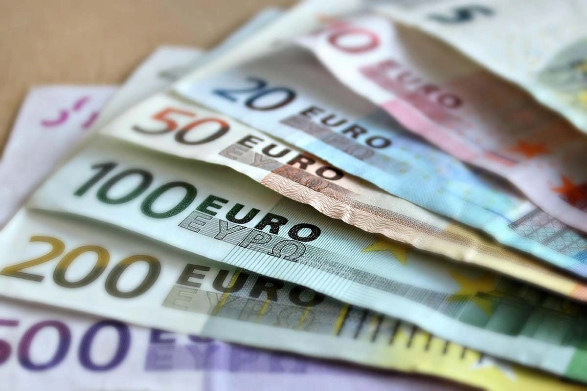 Prosječna plata u Hrvatskoj u veljači iznosila skoro 1.300 eura